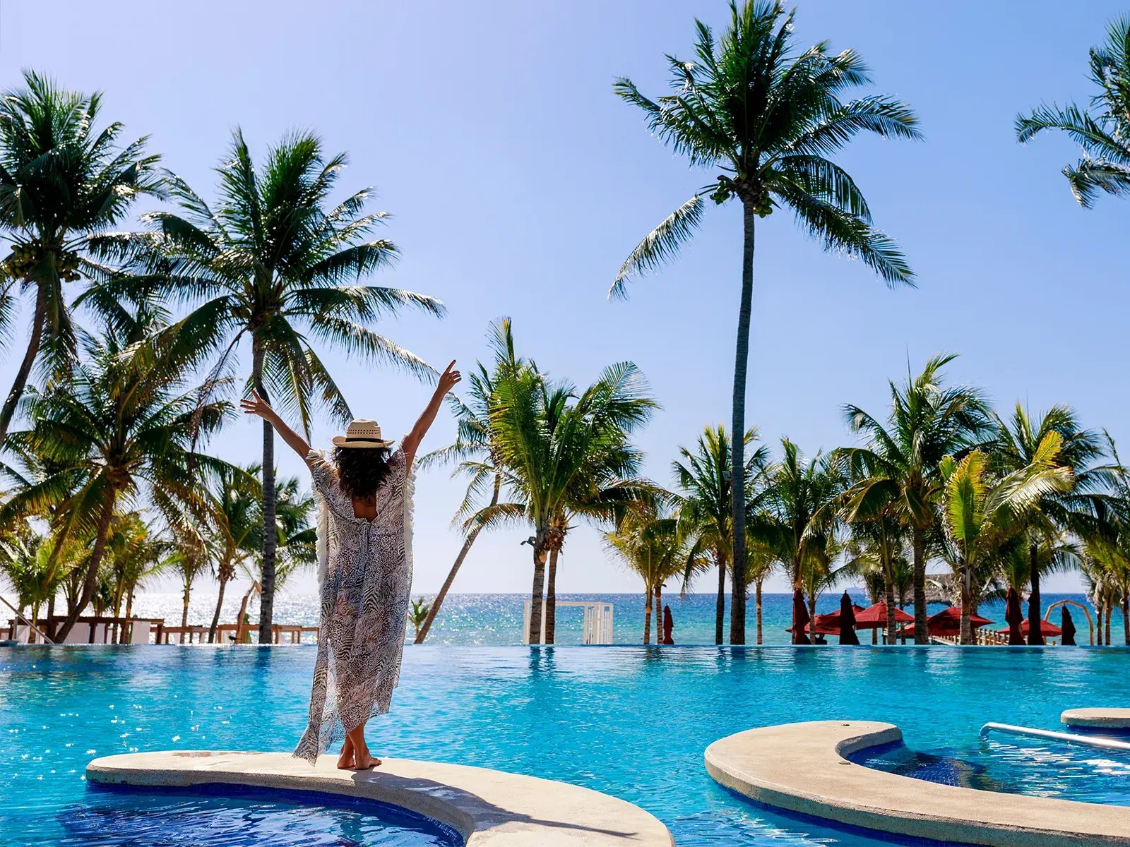 Vacation_Pool_Beach_Palms_1600x1200