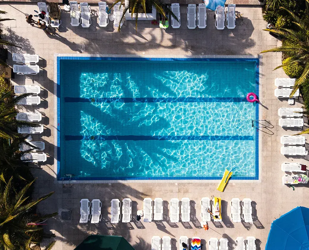 Using Liquid Chlorine in a Saltwater Pool